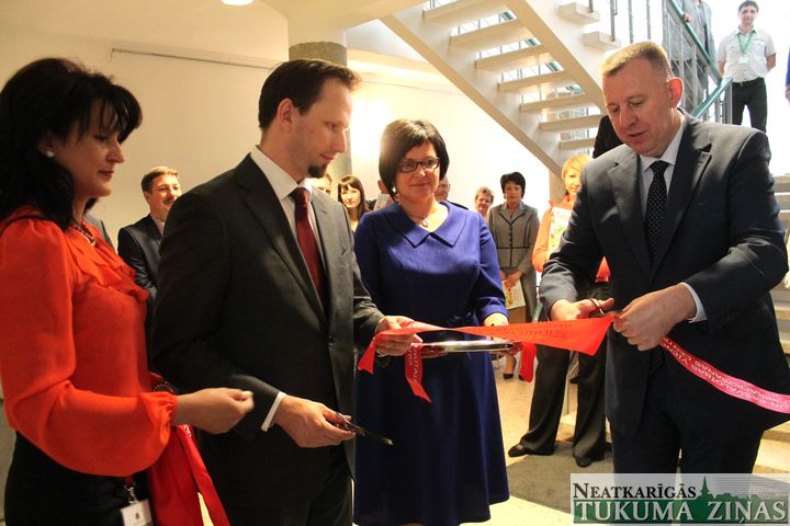 Atklāts Valsts un pašvaldību vienotais klientu apkalpošanas centrs Tukumā