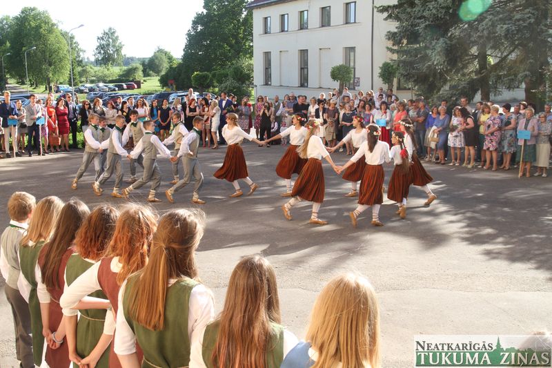 Salidojums Jaunpils vidusskolā /FOTO/