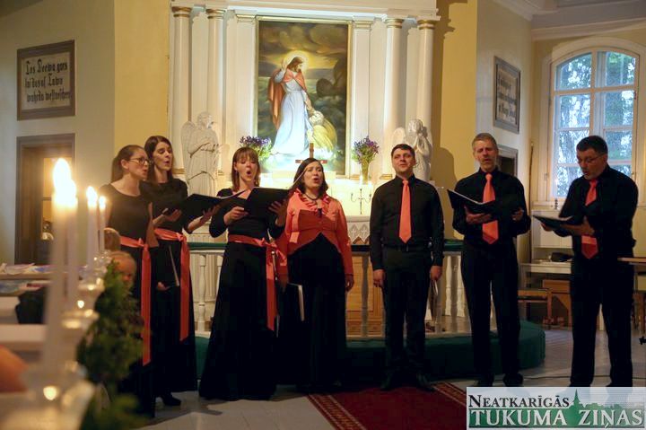 Baznīcu naktī piedalījās piecas Tukuma rajona baznīcas /FOTO/