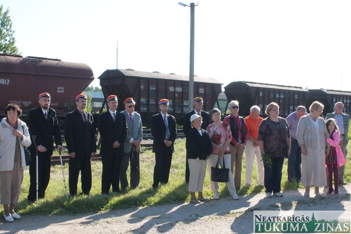 Represijās cietušo pieminēšana Kandavā /FOTO/