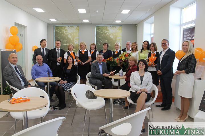 Tukumā pēc remonta atklāta «Swedbank» filiāle