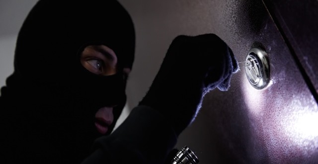 Tukumā nozagts planšetdators, i-Robots, motorzāģis, zāles pļāvējs un velosipēda sēdeklis