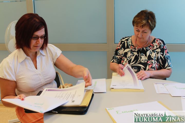 Tukuma novada Izglītības pārvalde skolām izsniegusi centralizēto eksāmenu sertifikātus