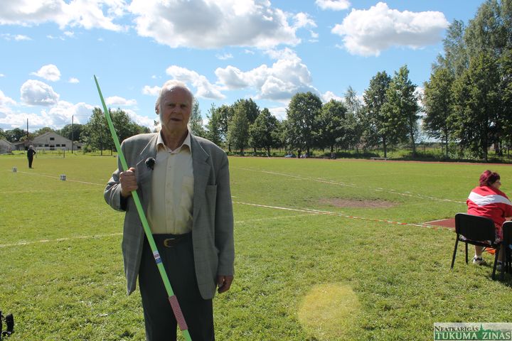 Ekspresintervija ar Jāni Lūsi