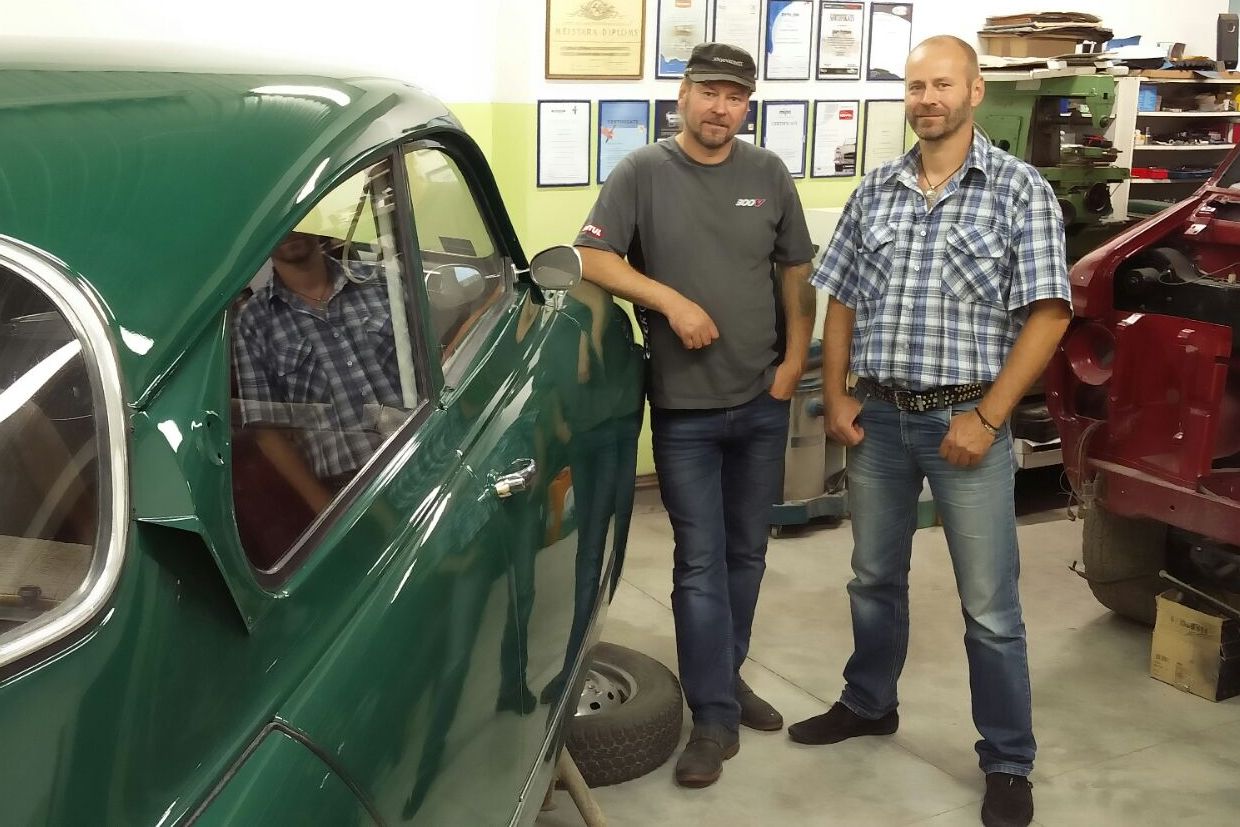 Kā tukumnieki – brāļi Petrovi – restaurē senos spēkratus