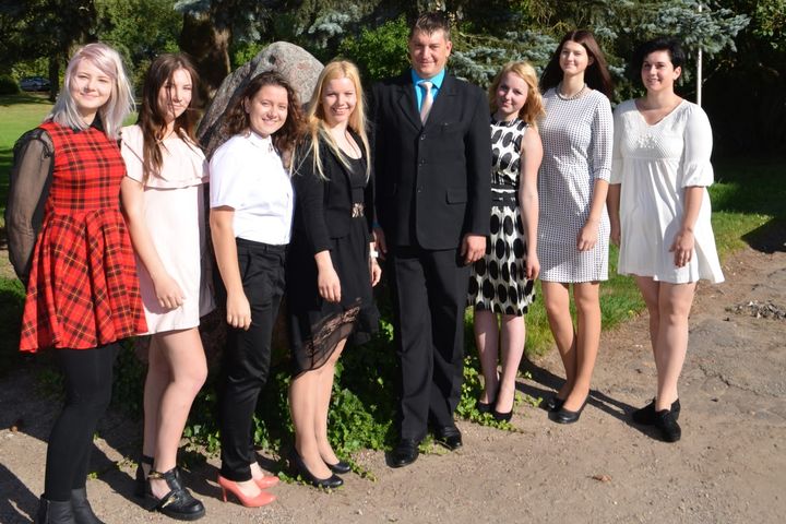 Jaunpilnieki skolotāju Artūru Zarembu piesaka konkursam