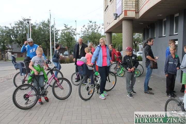 Tukumā aizvadīta mobilitātes diena «Droši bez auto» /FOTO/
