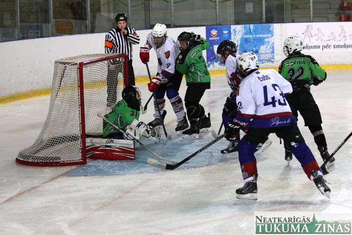 Tukuma hokejisti atklājuši sezonu