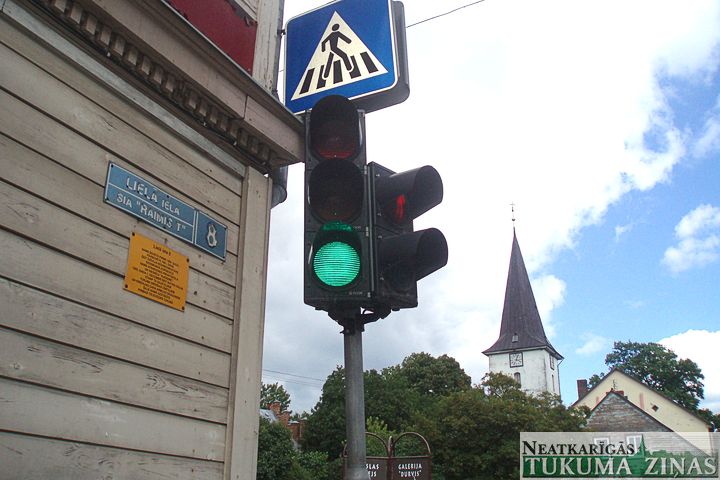 Lielajā ielā Tukumā pārcelts ātruma ierobežojums un būs brīdinājuma luksofors