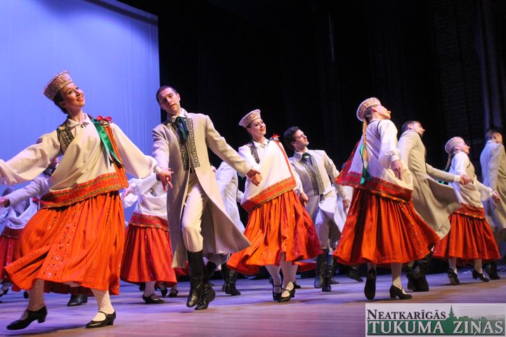 TDA sadancošanās koncerts «Danči sniegā» Tukumā /FOTO/