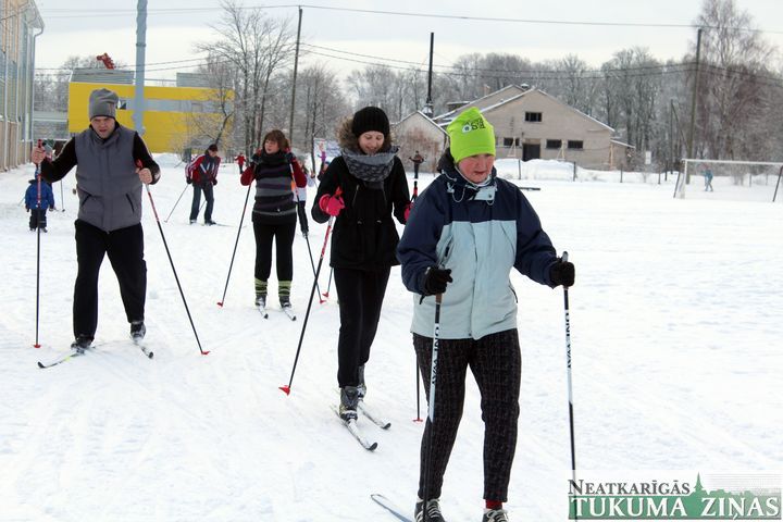 Kandavā aizvadīts tradicionālais Pīrādziņu slēpojums