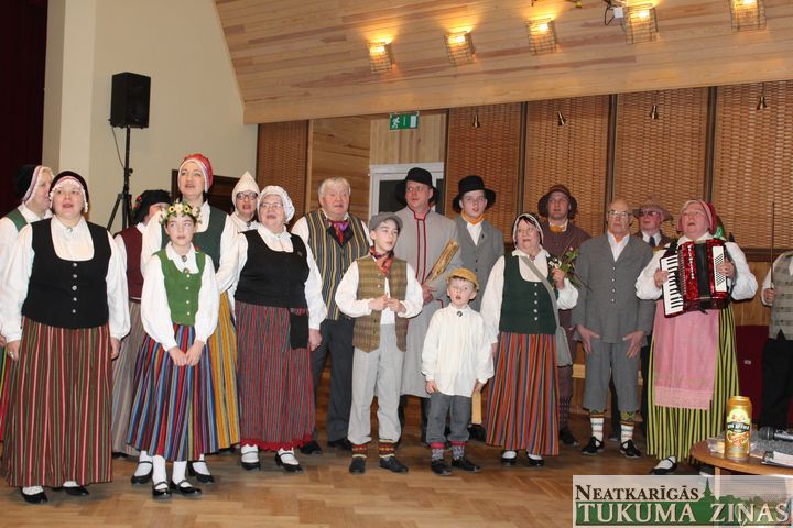 Tradicionālais novadu folkloras ansambļu saiets Pūrē /FOTO/