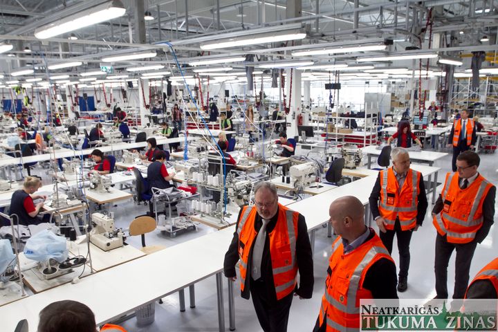 Tukumā atklāta somu uzņēmuma «Lindström Prodem» darba apģērbu ražotne /FOTO/