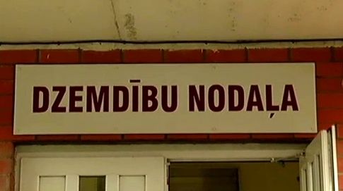 Tukuma slimnīcā slēgs dzemdību nodaļu