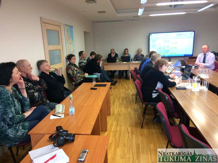 Lems par ārkārtas situāciju uz lauku ceļiem Tukuma novadā