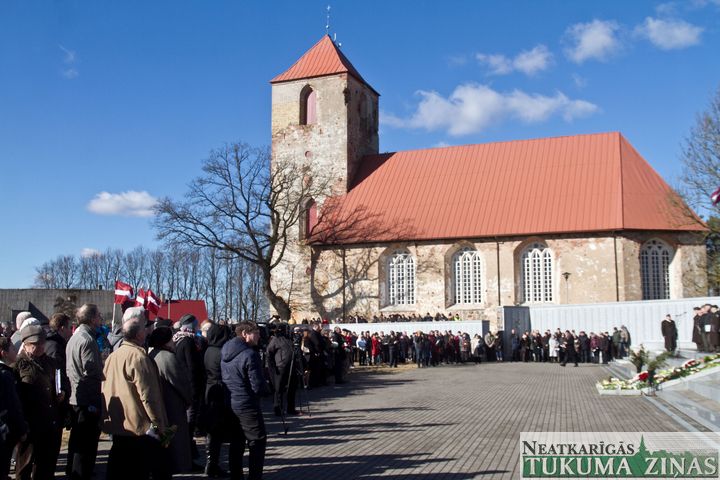 Lestenē piemin latviešu leģionārus /FOTO/