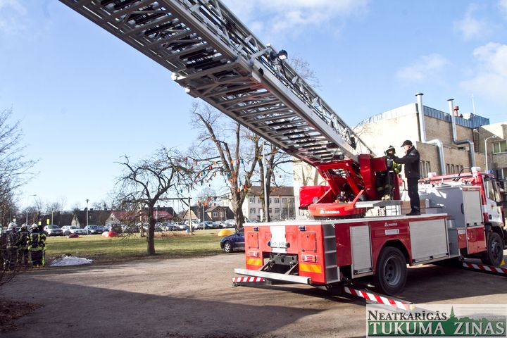 Apbalvos VUGD darbiniekus. To vidū arī novadniekus