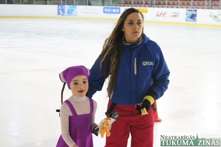 Par «Katrīnas kausu» daiļslidošanā cīnās 143 dalībnieku