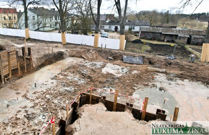 Būvdarbi pie Tukuma 3. pamatskolas pārtraukti līdz mācību gada beigām