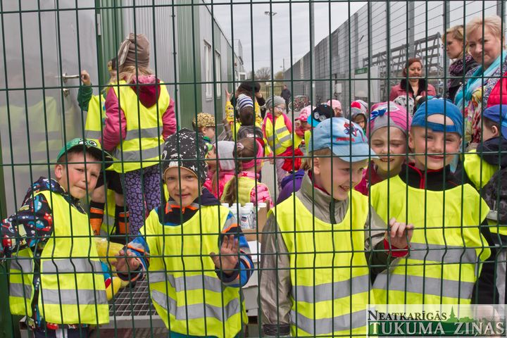 «Futbola diena» Tukumā vieno 500 bērnus /FOTO/