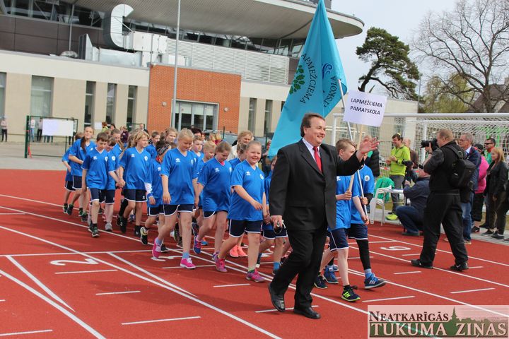 Lapmežciemā atklāts atjaunotais stadions /FOTO/