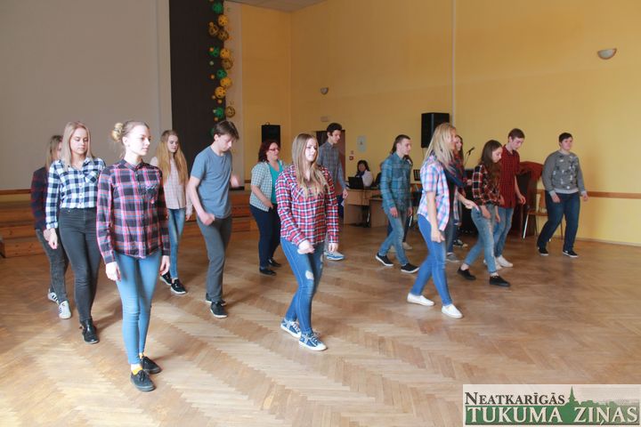 VIII līnijdejotāju saiets Tukumā /FOTO/