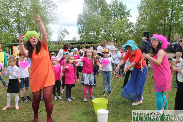 Dziesmu un deju svētki Tukuma «Vālodzītē» /FOTO/