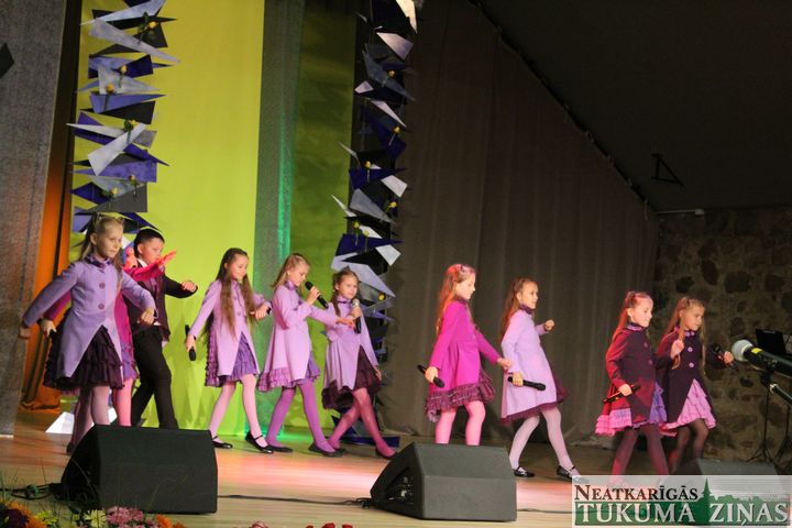 Sveic Engures novada labākos skolēnus