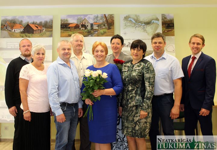 Jaunpilī viss pa vecam