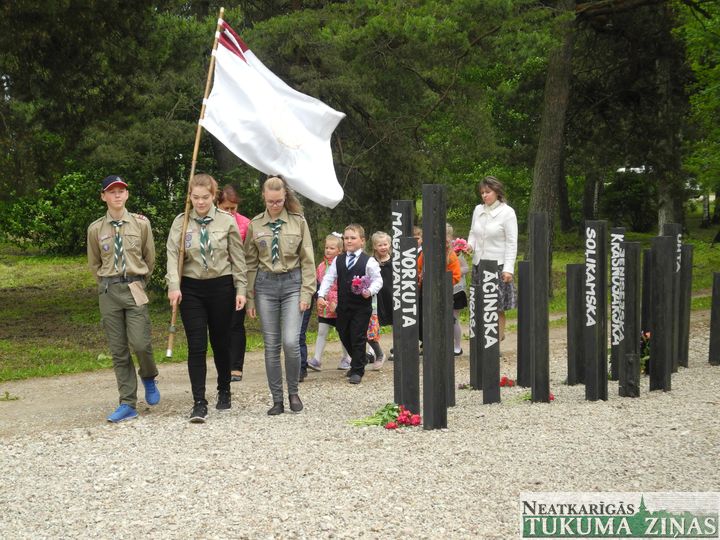 Piemin represijās cietušos /FOTO/