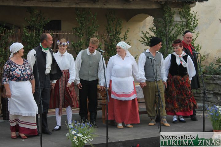 Jaunpilnieki ielīgoja Saulgriežus /FOTO/