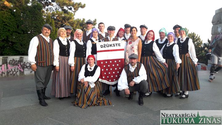 Džūkstes VPDK «Pūces» un kapela «Danču spēle» koncertē Prāgā