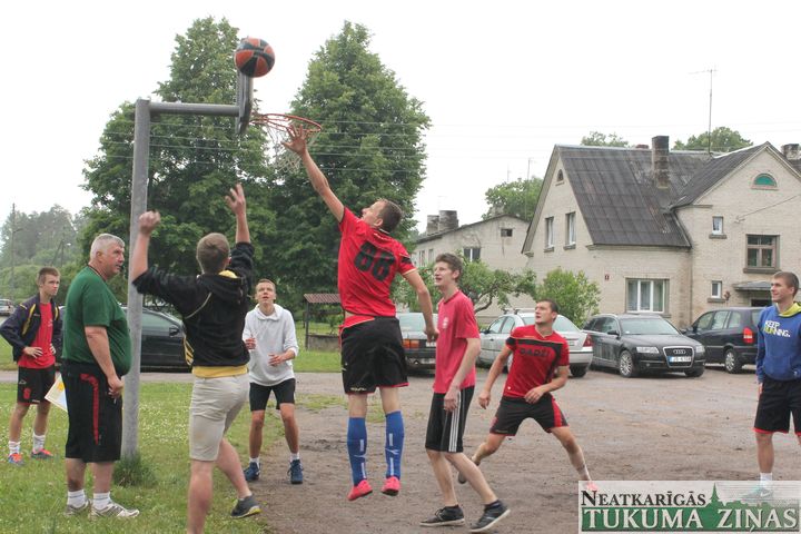 Valdeķu pagasta svētkos /FOTO/