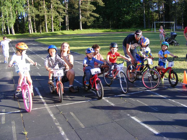 Velokross iecienīts visos vecumos /FOTO/