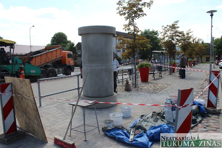 Tukumā būs apaļie afišu stabi