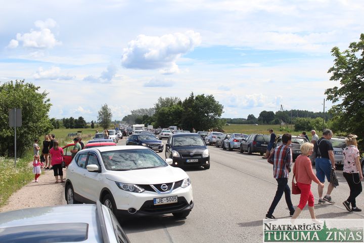 Tukuma aviošovs 1000 apmeklētāju vietā negaidīja 40 000 cilvēkus…