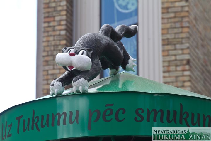 Tukuma jauno afišu stabu izmaksas – pārsteidzošas