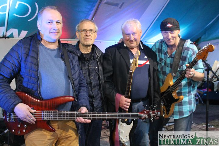 Piecas mūziķu grupas pulcējas Zentenes «Mauros» /FOTO/
