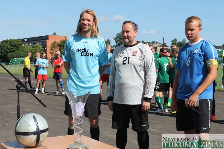 Engurē aizvadīts pirmais Artura Vaidera futbola turnīrs /FOTO/