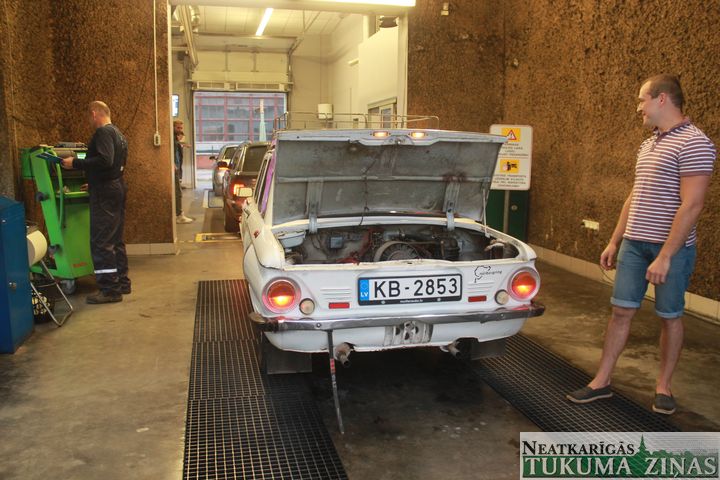 Pirmajā Tehniskās apskates naktī Tukumā – 200 automašīnas /FOTO/