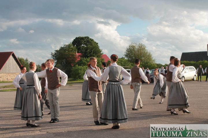 Dzintara ciema svētki Pūrē /FOTO/