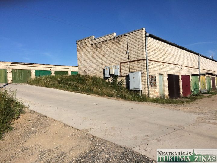 Daudz neskaidrību par Tukuma garāžu kooperatīvu «Melnezers»