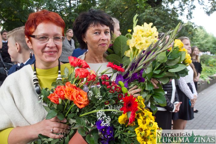 Zinību diena Tukuma un Engures novada skolās /FOTO/