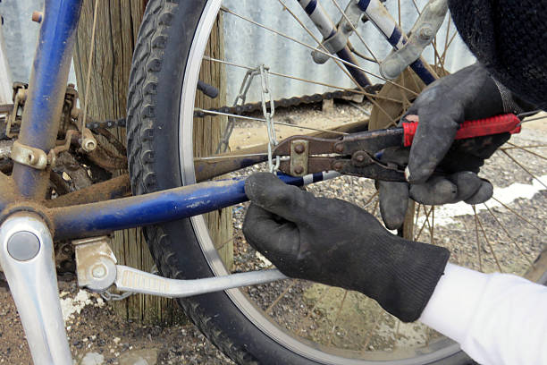 Tukumā nozagts motorollers un velosipēds, Džūkstē – zāles pļāvējs
