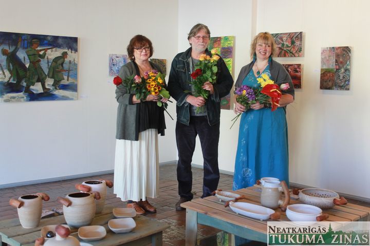Gleznotāju un keramiķes izstāde Tukuma galerijā «Durvis»