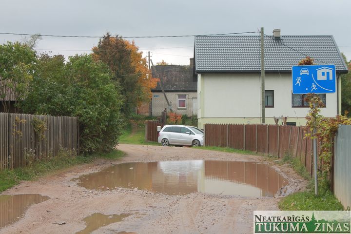 Iedzīvotāji aicina sakārtot Annas un Progresa ielas Tukumā