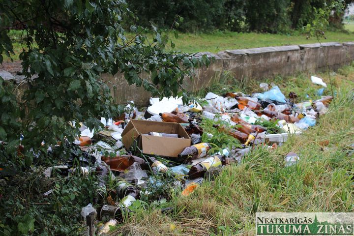Pie lielveikaliem Tukumā veidojas atkritumu izgāztuves