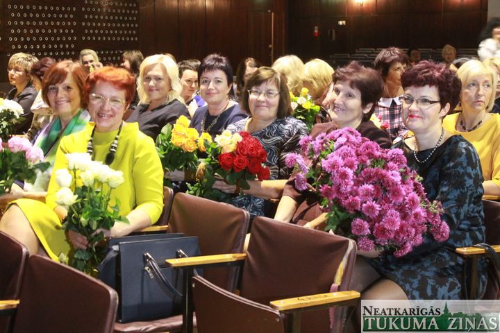 Skolotāju svētki Tukumā /FOTO/