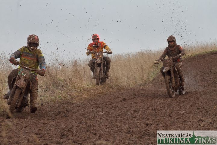 Oskara Kalpaka un Oskara Grīga kausa izcīņa enduro krosā /FOTO/