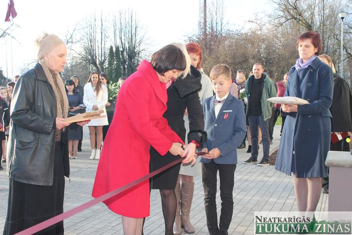 Kandavā atklāta rekonstruētā Mūzikas un mākslas skola /FOTO/